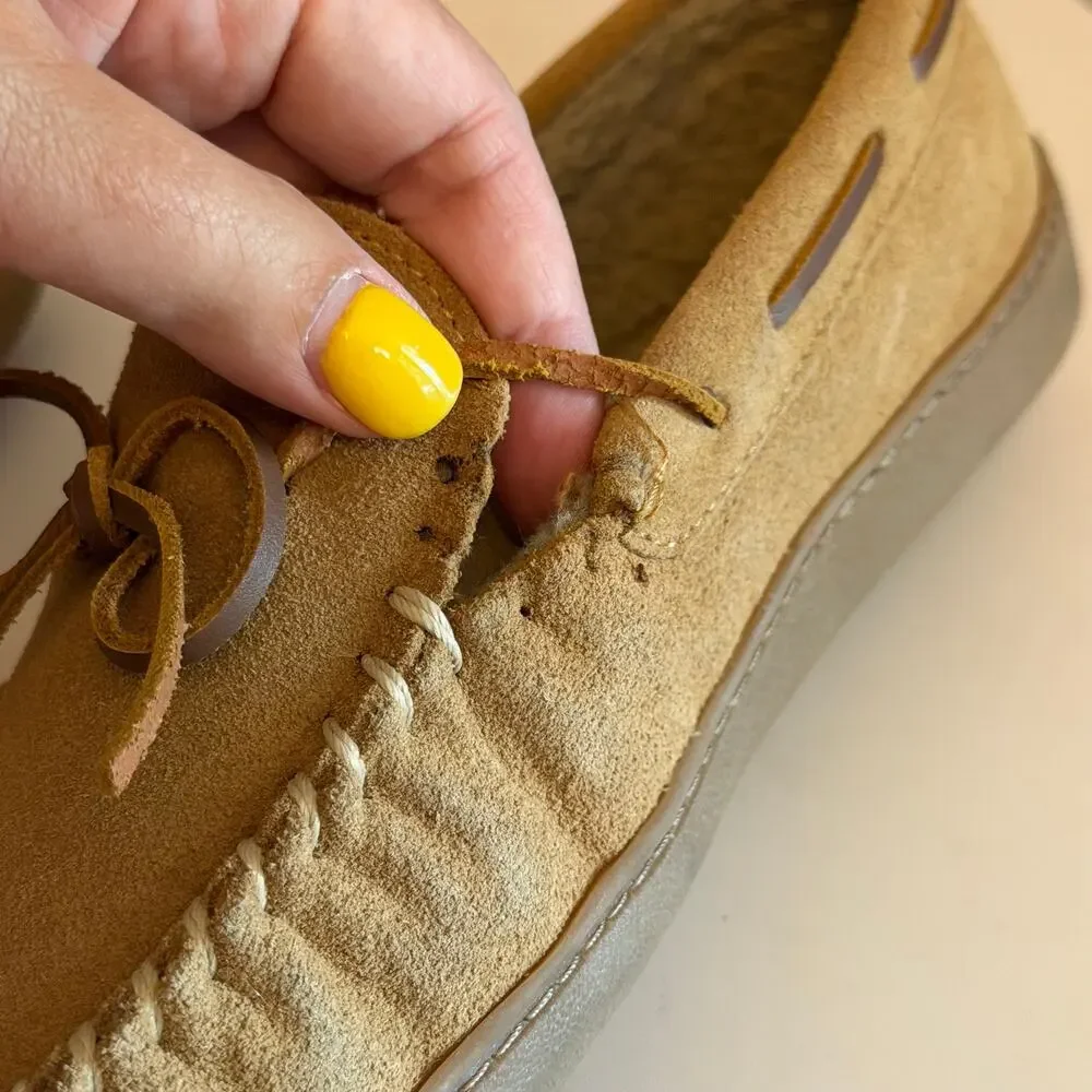 Minnetonka Moccasin Slippers Men 11 Tan Suede Faux Fur Lined Cozy Indoor Outdoor